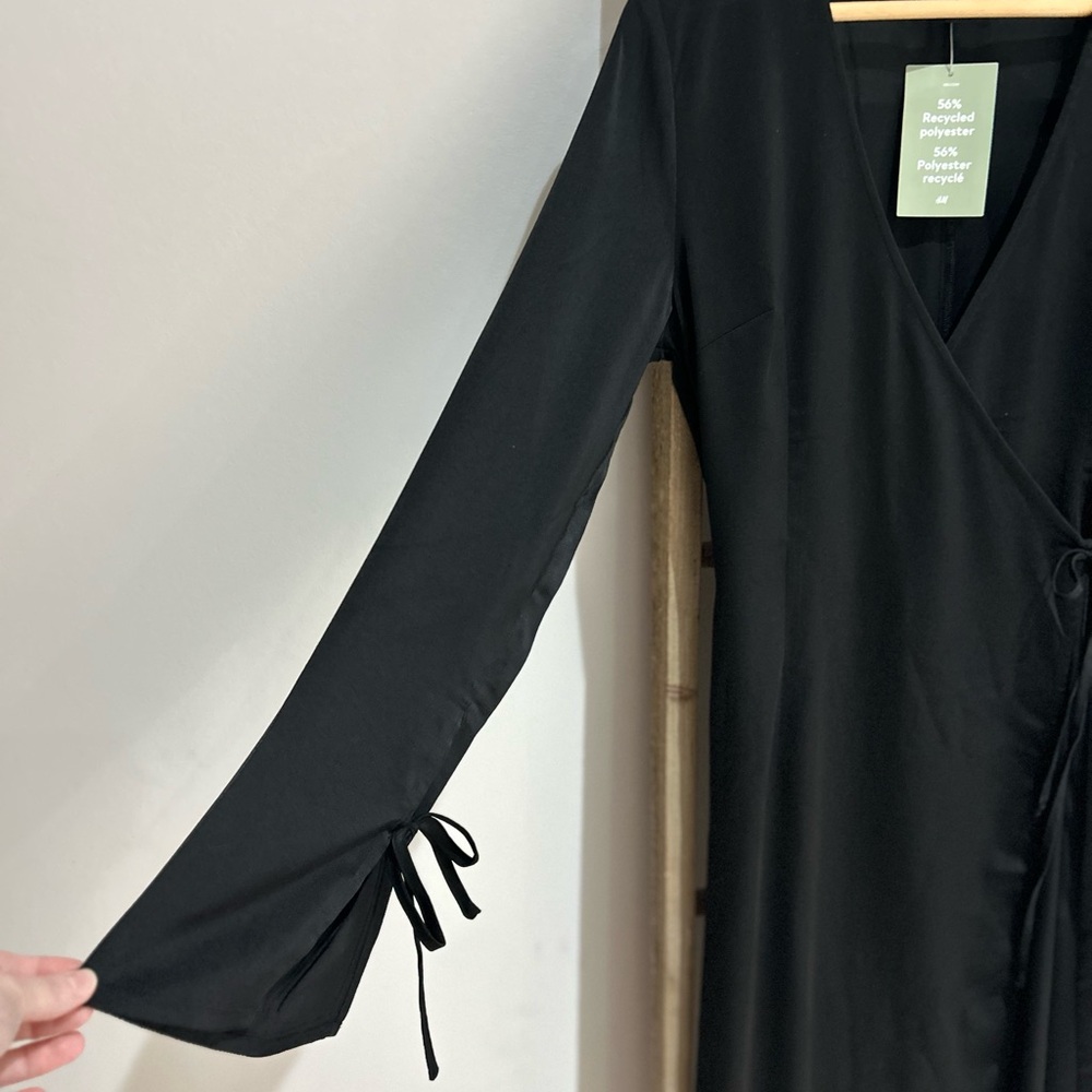 Divided H&M Black Long Sleeve Tie Wrap Dress V-Neck Size S NWT Chic Sleek LBD - Picture 3 of 9